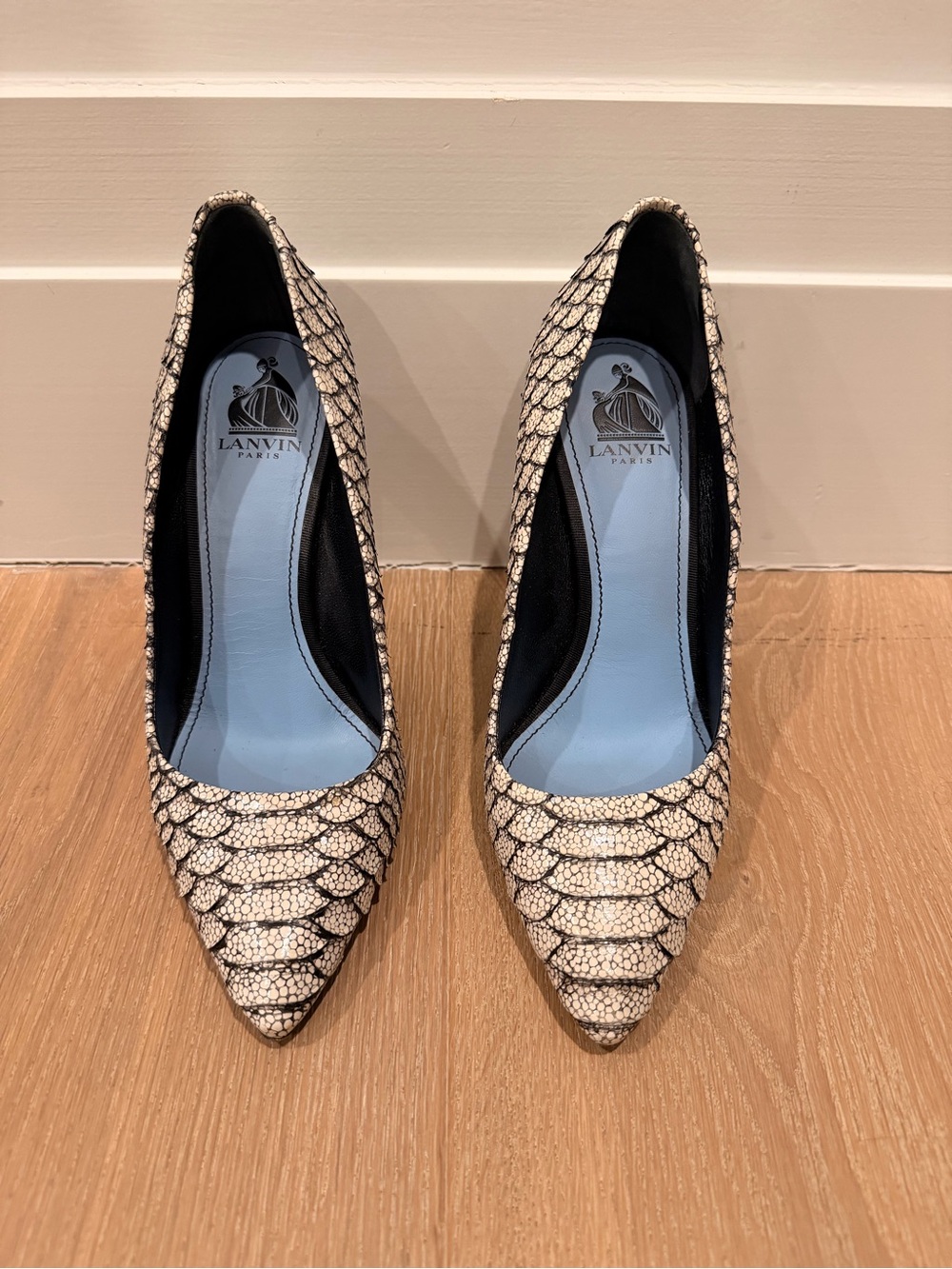 Lanvin Cream and Black Scaled Pointed-Toe Pumps size 37